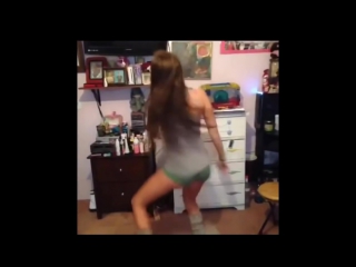 girls twerking dancing and shaking 2016